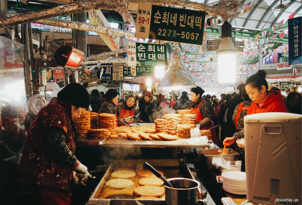 gwangjang market bindaeddeok mungbean pancake